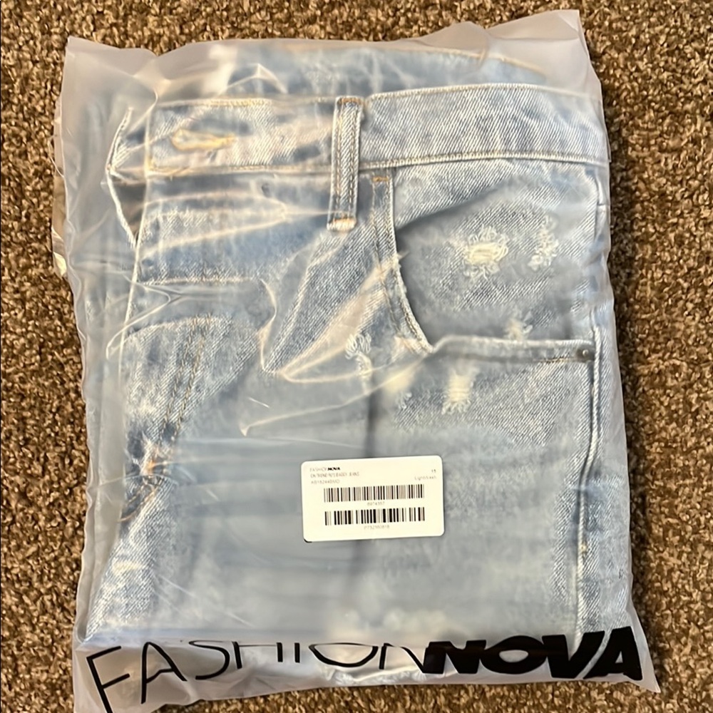 Fashion Nova 90’s Baggy Jeans - Picture 6 of 6